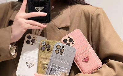 2024prada プラダスタイリッシュなデザインと実用性を兼ね備えた、大人女性向けの薄型iphone15ケース、送料無料で手に入る