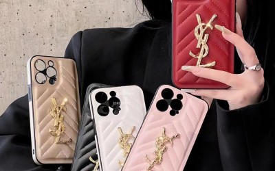 2024ysl イヴサンローランおしゃれな男性にも喜ばれる、高級puレザー素材のスマホケース、ギフトにも最適