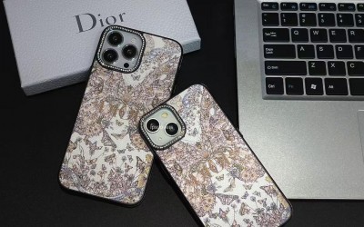 2024dior ディオール瞬く間に大ヒット中！カードポケット付き Iphone15 ケース、韓国風キルティングデザインで贅沢感満載