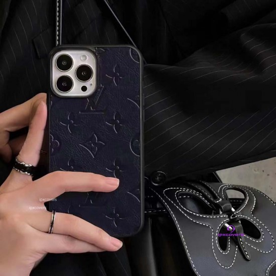 2024louis Vuitton ルイヴィトン大人かわいいを極めるなら、くすみカラーのiphoneケース。20代〜50代まで幅広い女性に大人気