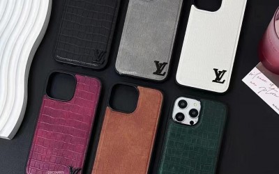 2024louis Vuitton ルイヴィトン花以外のギフトに選ぶなら、高級puレザー素材のiphone15ケースがオススメ贅沢な贈り物を