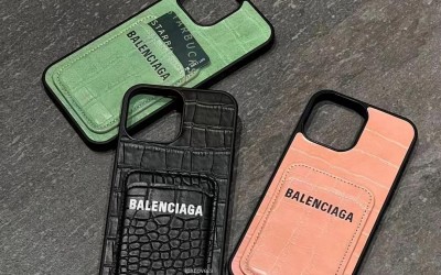 2024balenciaga バレンシアガシーンを選ばず使える、実用的でおしゃれなiphone15ケース、大人から若者まで幅広い層に支持されています