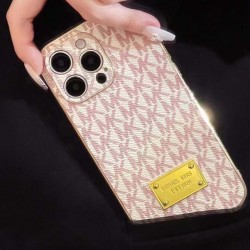 2024michael Kors マイケルコース上品ジバンシィ風iphone15ケースで大人の魅力を存分に発揮韓国発のキルティングと高級感が融合した逸品