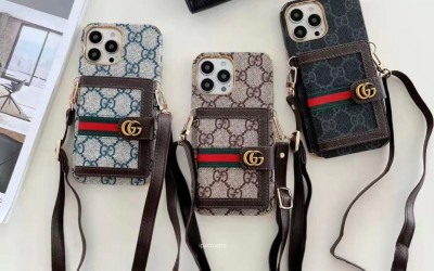 2024gucci グッチ未来を感じるデザインiphone15 Proにぴったりのハイブランドケース